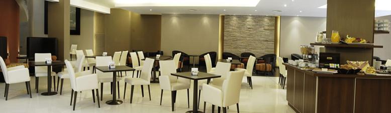 Land Plaza Hotel Bahía Blanca Buitenkant foto